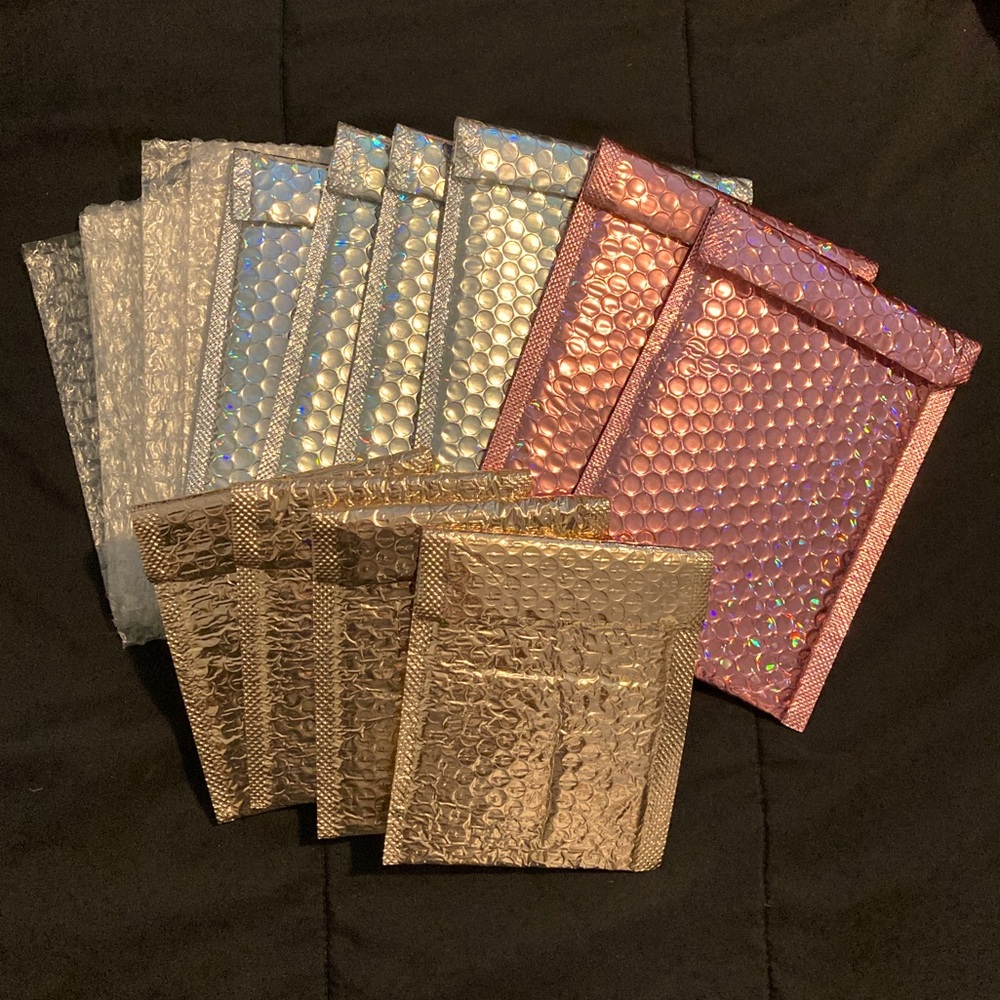 20 Bubble Mailers. 10 clear, 10 iridescent.